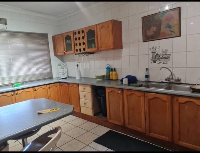 5 BEDROOM PROPERTY TO RENT IN UITSIG